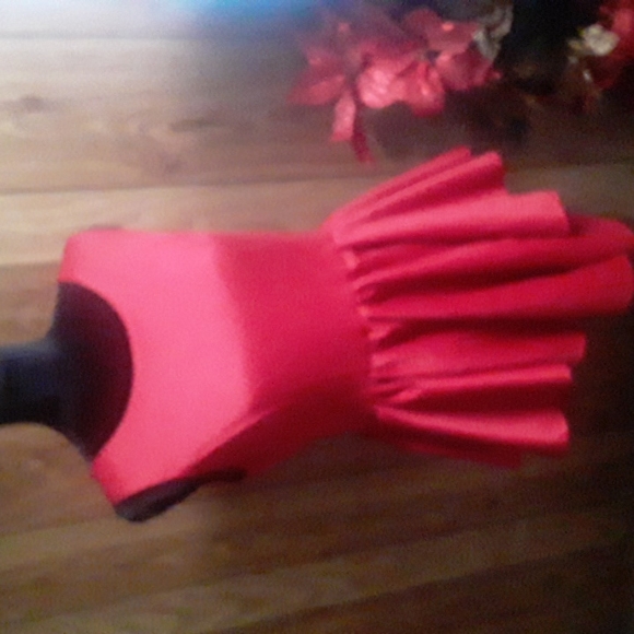 Red Cutie - Picture 6 of 6